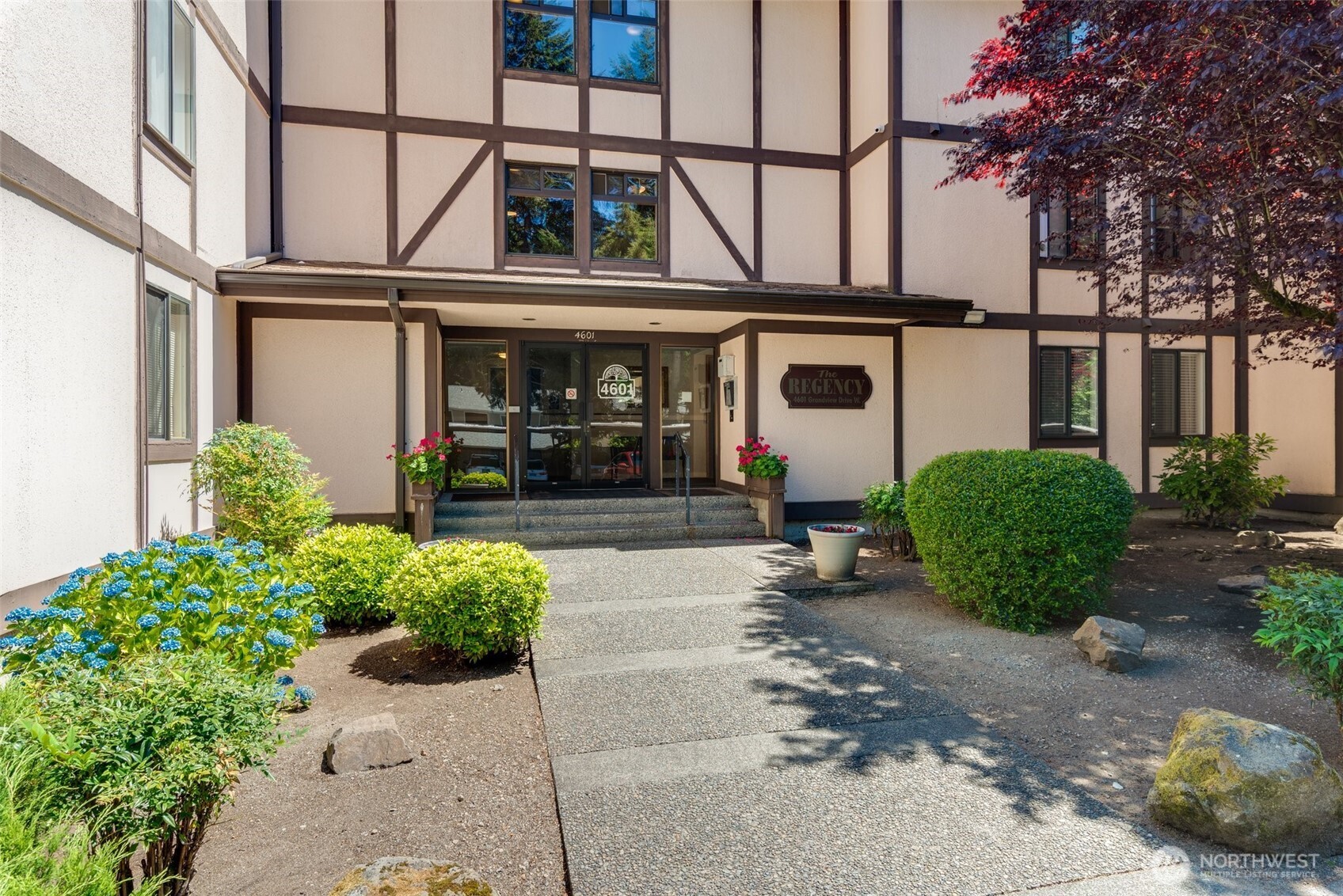 4601 Grandview Drive W R310