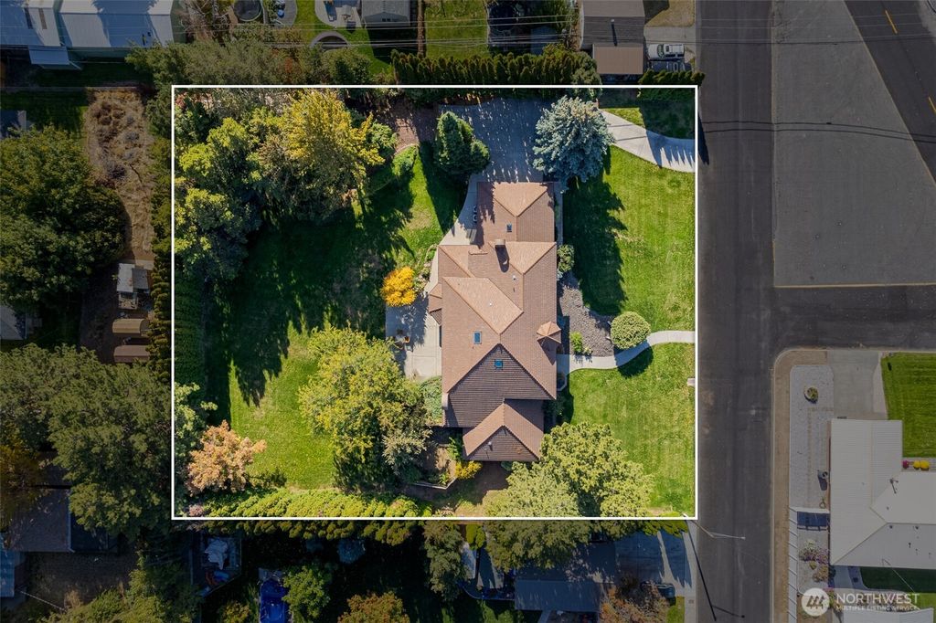 Photo of 810 D Street SW, Ephrata, WA 98823 (MLS # 2485597)