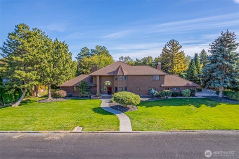 Photo of 810 D Street SW, Ephrata, WA 98823 (MLS # 2485597)