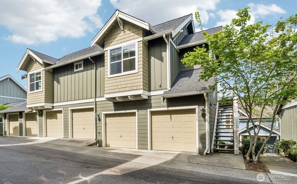 Photo of 1775 27th Lane NE, Issaquah, WA 98029 (MLS # 2516377)