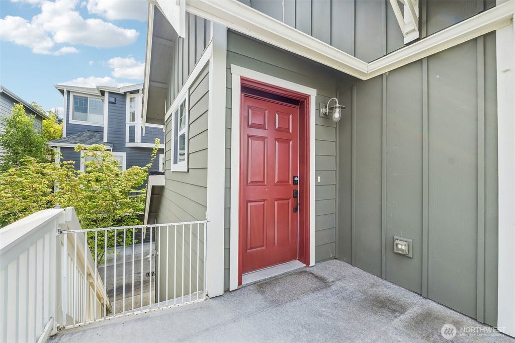Photo of 1775 27th Lane NE, Issaquah, WA 98029 (MLS # 2516377)