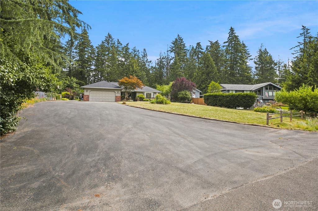 Photo of 17424 SE 298th Street, Kent, WA 98042 (MLS # 2542875)