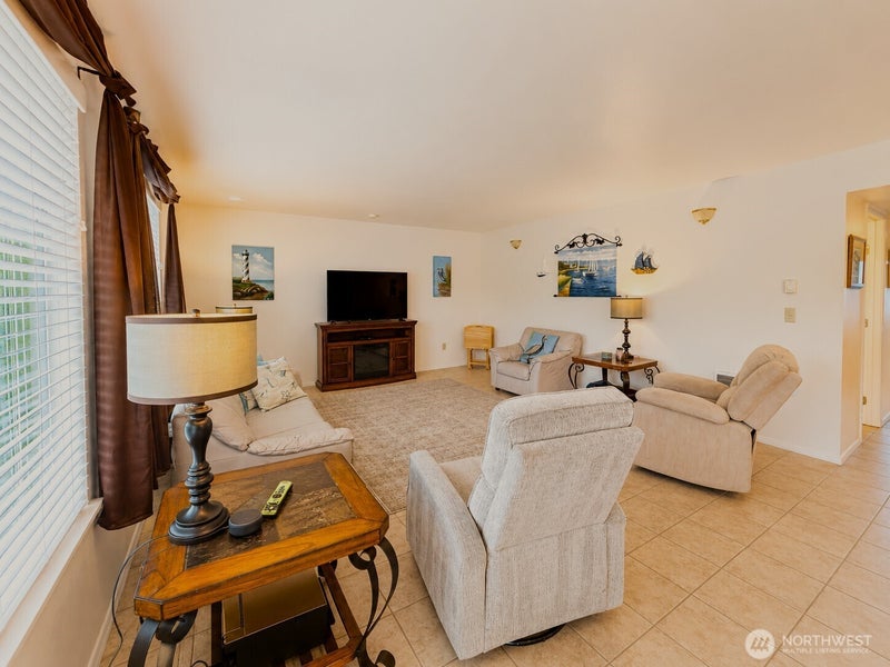 214 Canal Drive NE