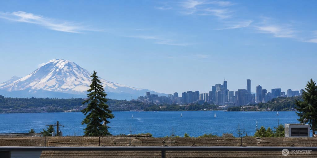 Photo of 720 N 43rd St ST, Seattle, WA 98103 (MLS # 2569463)