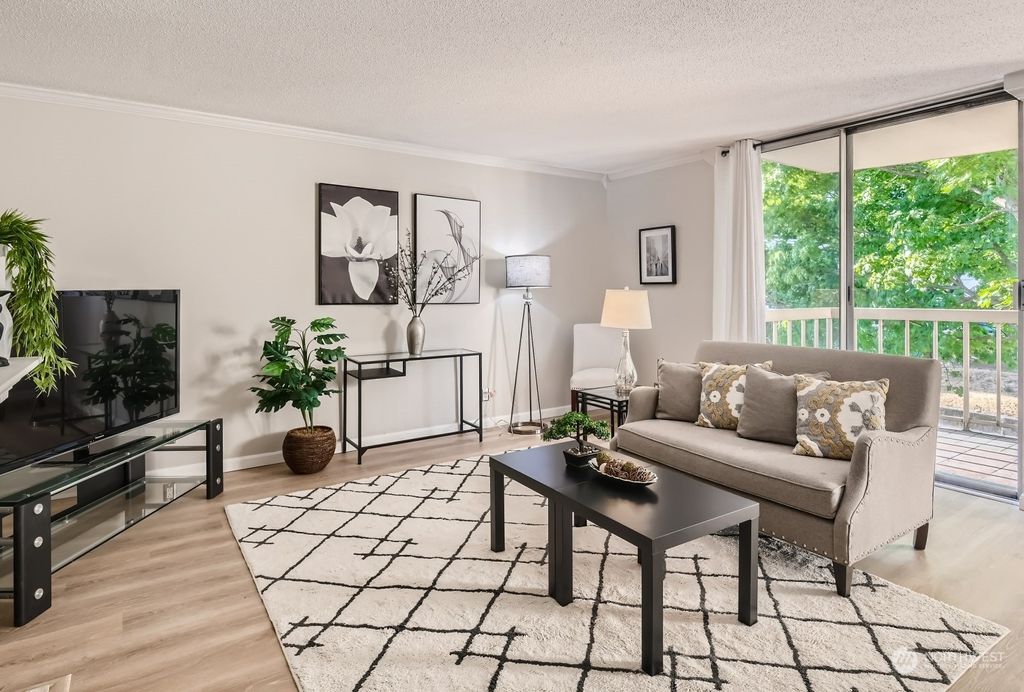 Photo of 4540 8th Avenue NE #302, Seattle, WA 98105 (MLS # 2200702)