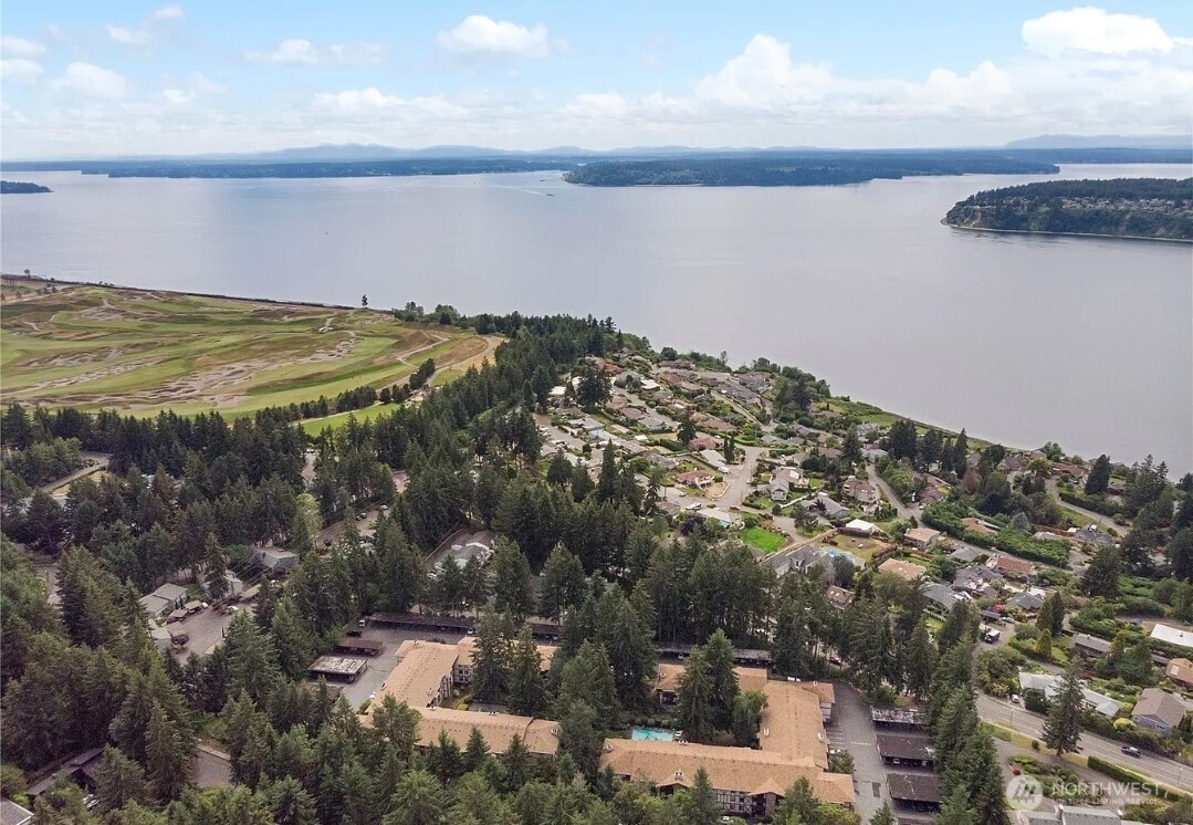 4501 Grandview Dr Drive W t208