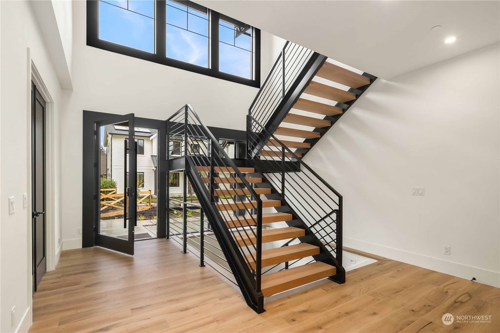 Photo of 7911 SE 72nd Place, Mercer Island, WA 98040 (MLS # 2015335)