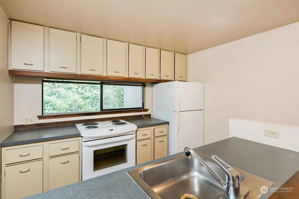 Photo of 4745 Ravenna Avenue NE, Seattle, WA 98105 (MLS # 2273313)