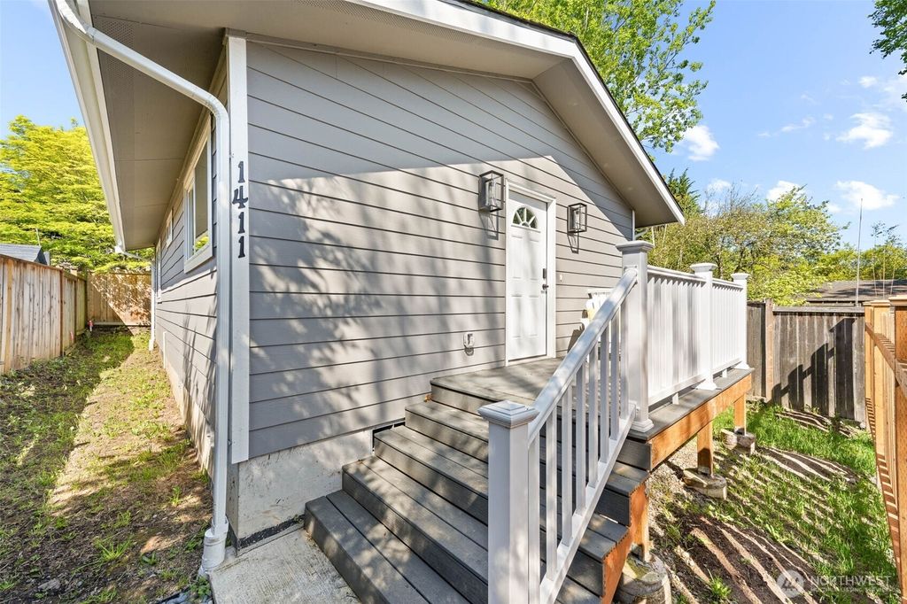 Photo of 1411 26th Avenue, Seattle, WA 98122 (MLS # 2516737)