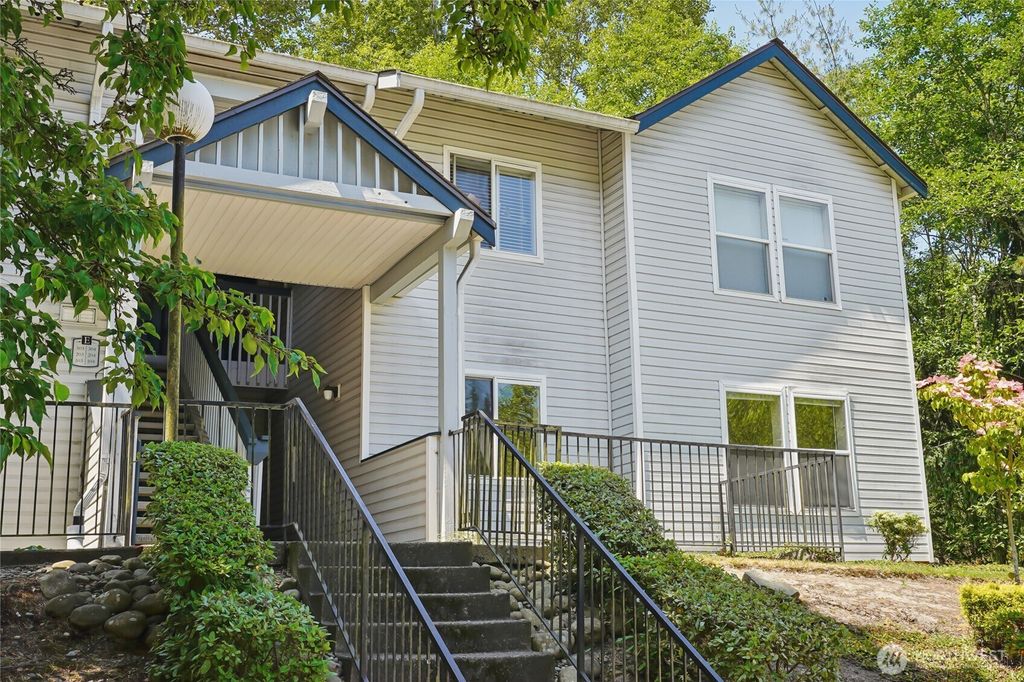 Photo of 33020 10th Avenue SW #E204, Federal Way, WA 98023 (MLS # 2393964)