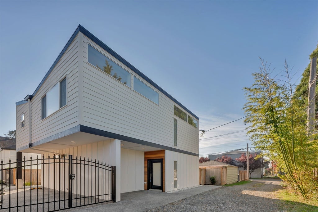 Photo of 708 N 102nd St, Seattle, WA 98133 (MLS # 2598430)
