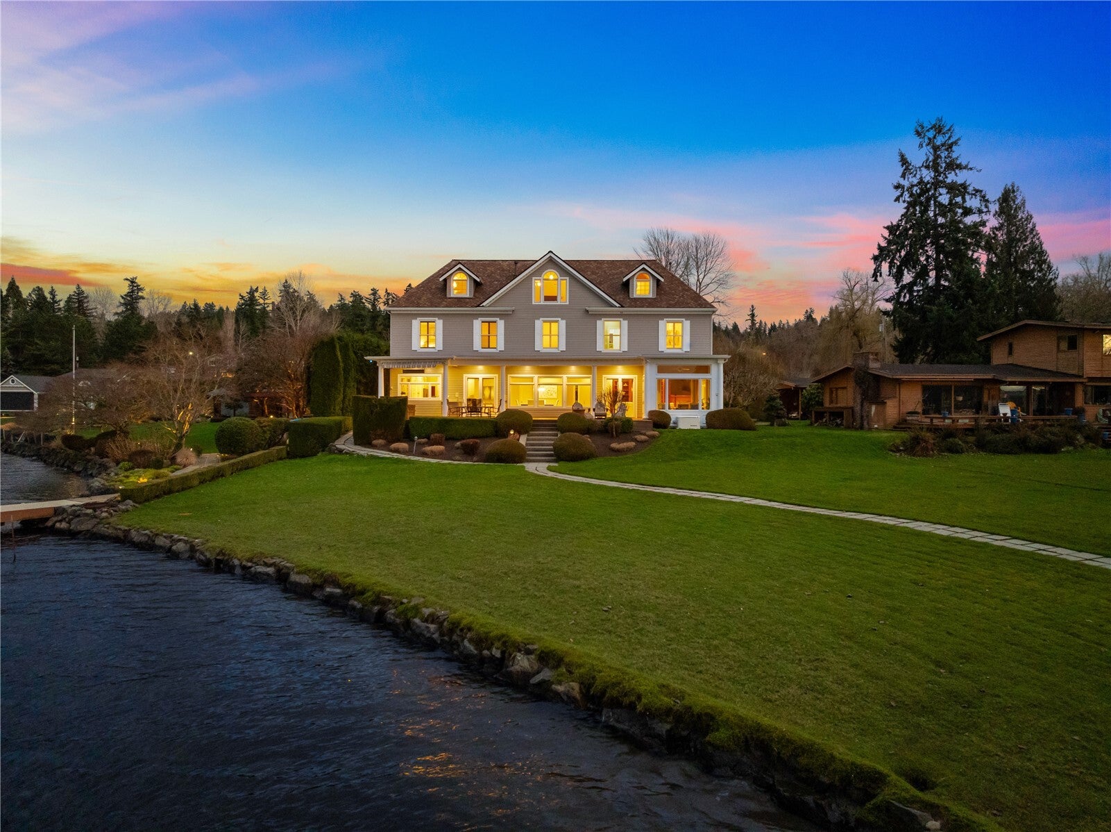649 E Lake Sammamish Parkway SE