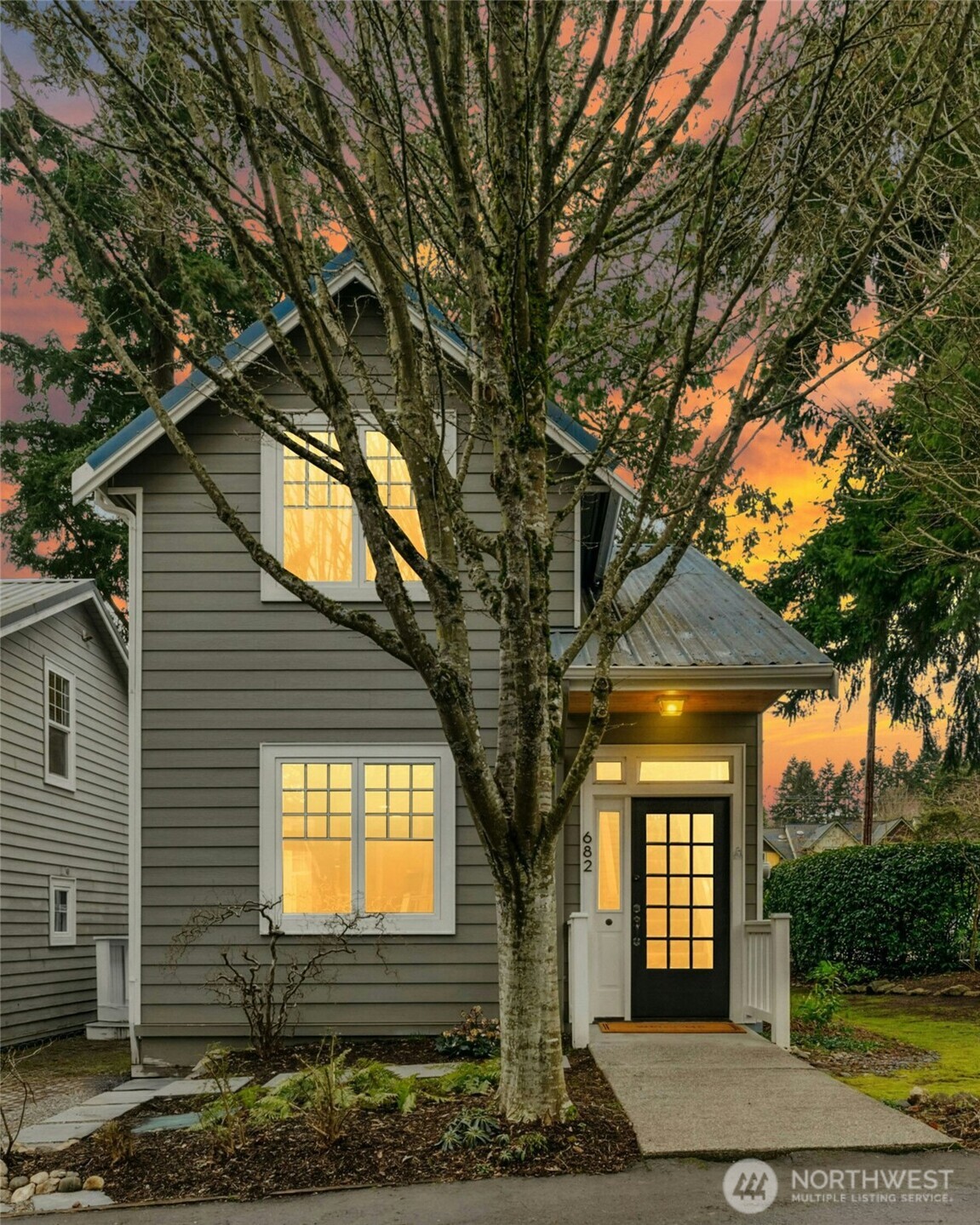 682 Madison Avenue N 17

                                                                             Bainbridge Island                                

                                    , WA - $749,000