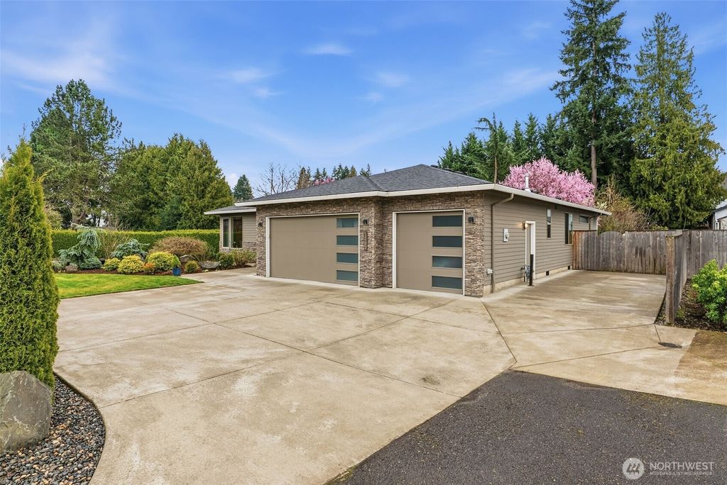 Photo of 1707 NW 114th Circle, Vancouver, WA 98685 (MLS # 2498899)