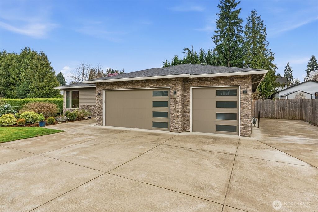 Photo of 1707 NW 114th Circle, Vancouver, WA 98685 (MLS # 2498899)