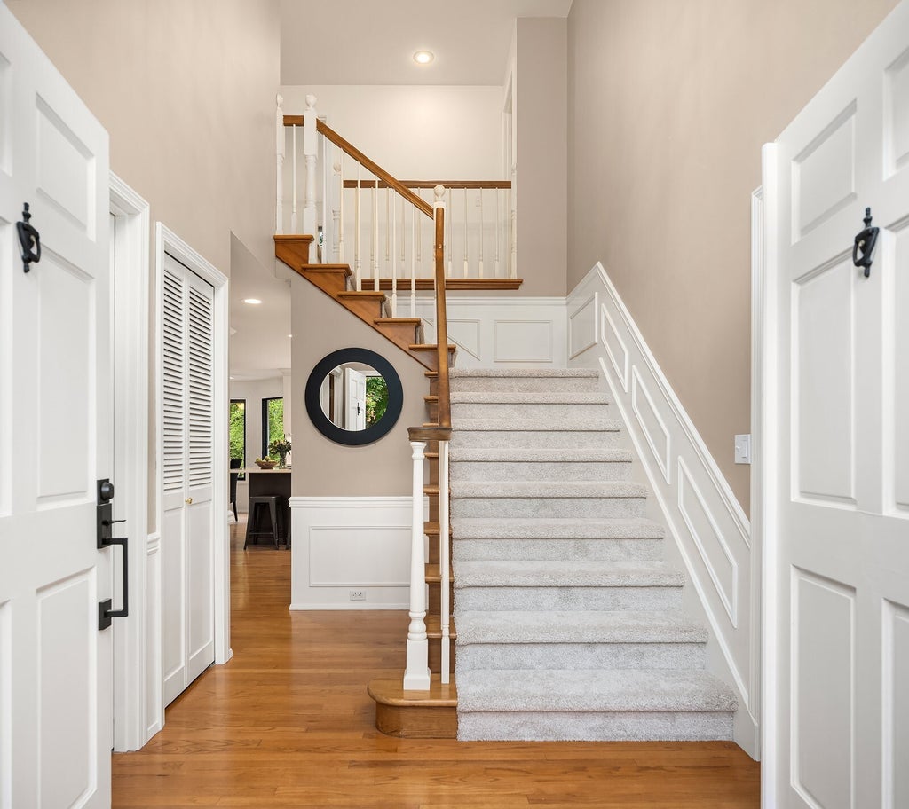 Photo of 24520 NE 11th Place, Sammamish, WA 98074 (MLS # 2595372)