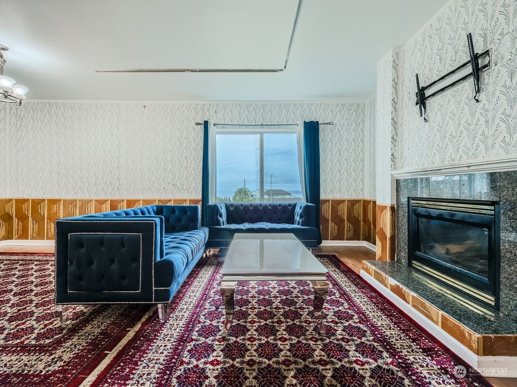 Photo of 1645 288th St St #207, Federal Way, WA 98003 (MLS # 2187134)