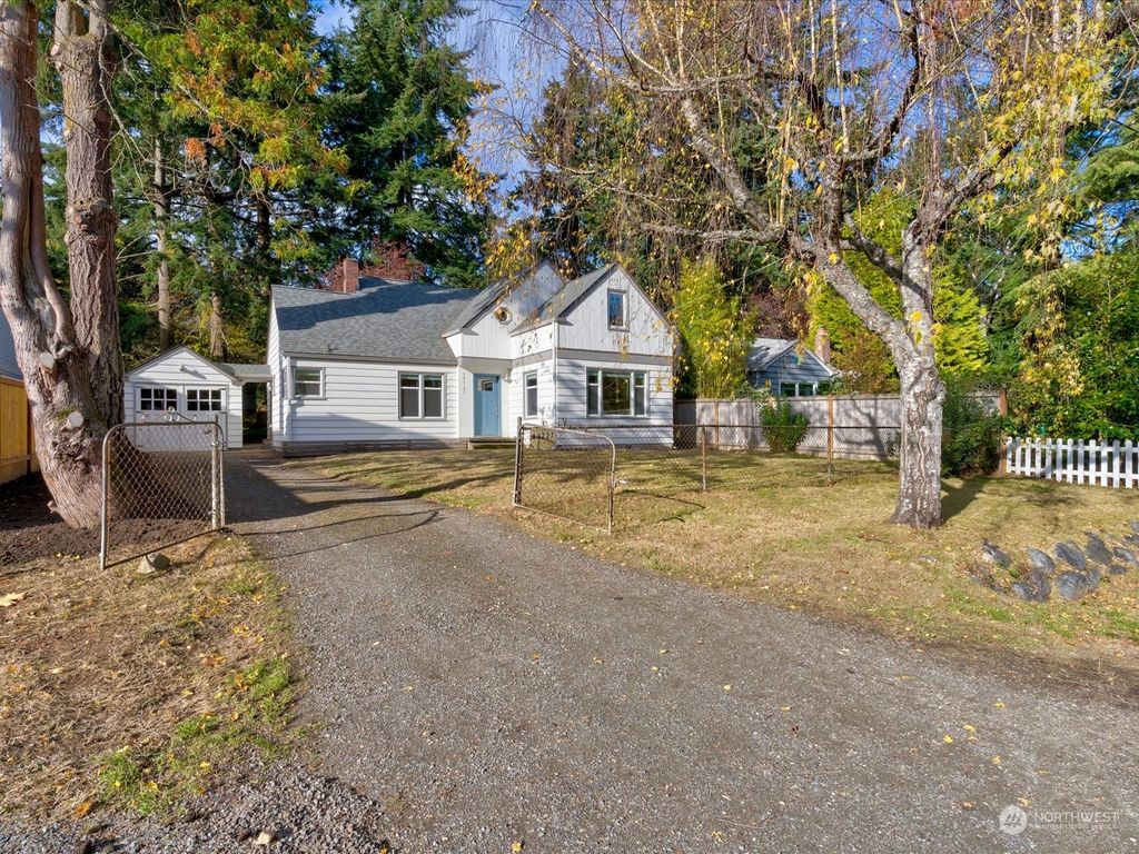 Photo of 13727 Palatine Avenue N, Seattle, WA 98133 (MLS # 2015894)