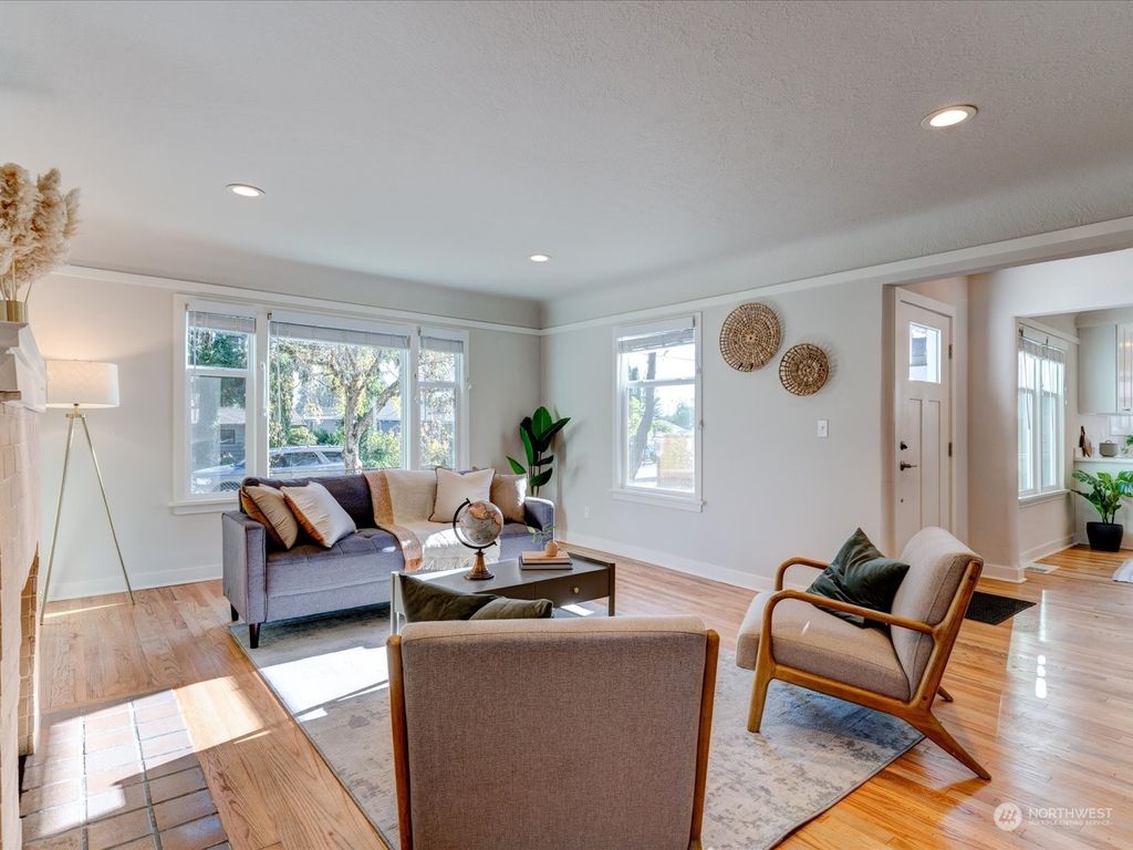 Photo of 13727 Palatine Avenue N, Seattle, WA 98133 (MLS # 2015894)