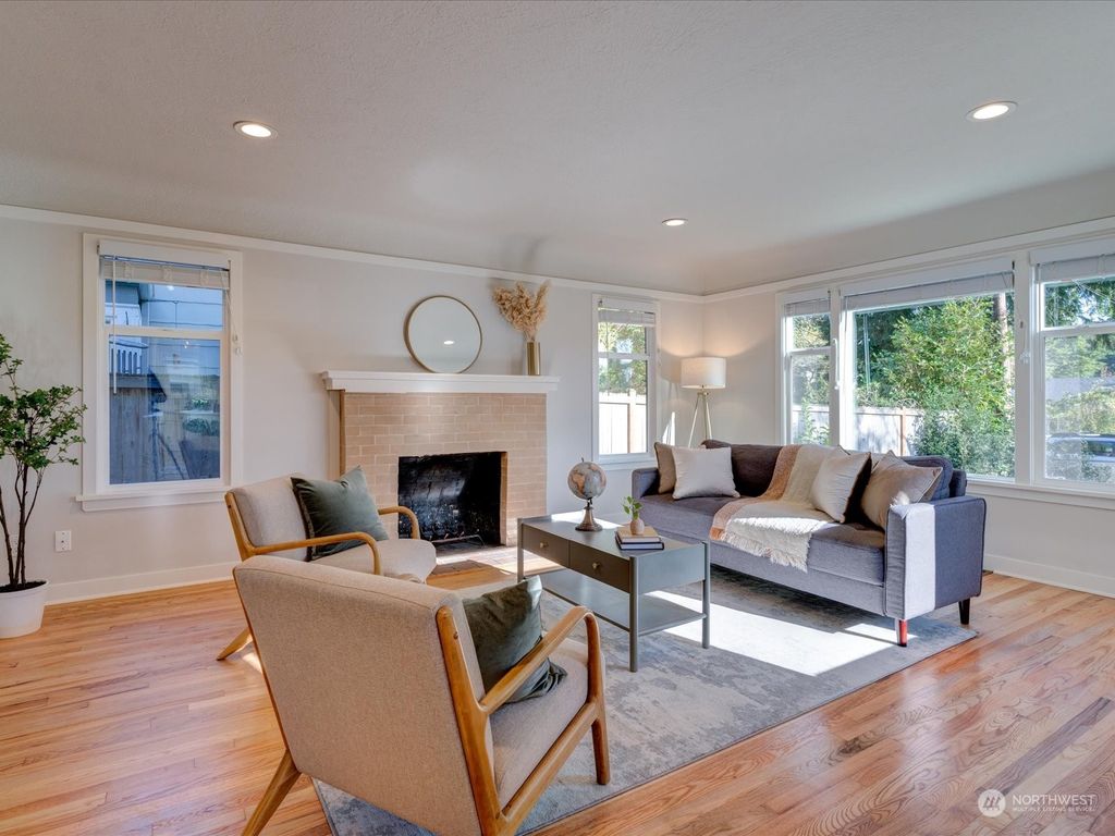 Photo of 13727 Palatine Avenue N, Seattle, WA 98133 (MLS # 2015894)