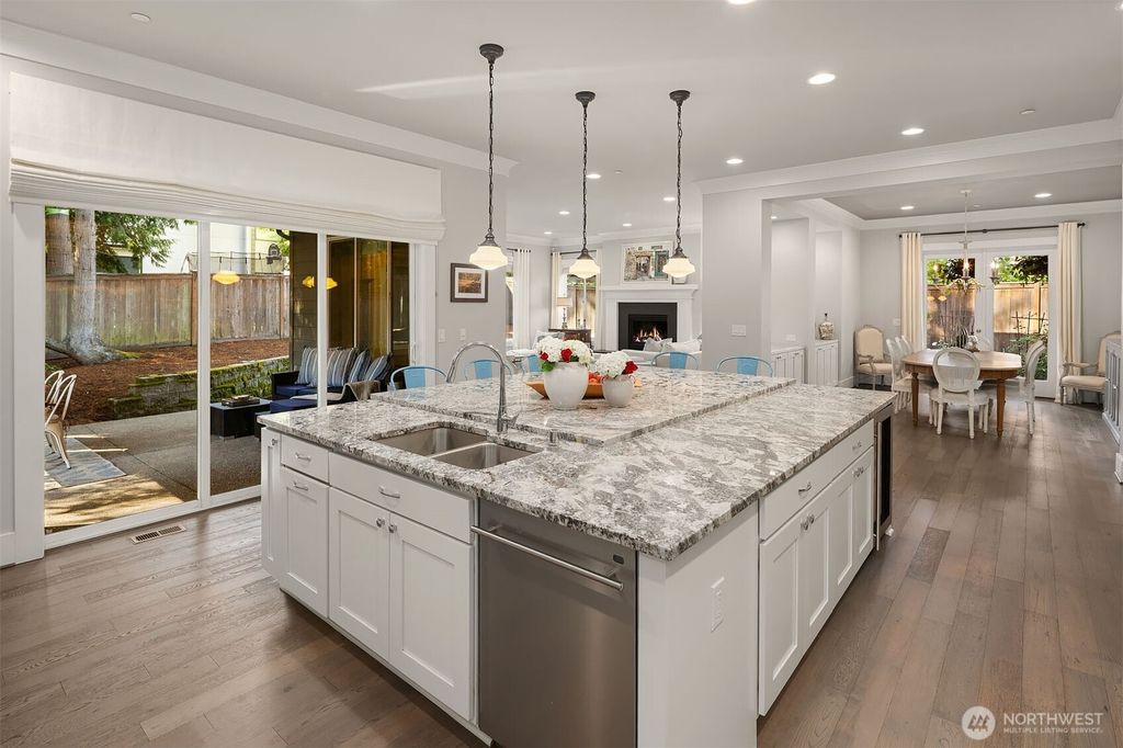 listing image 9365452181644259559