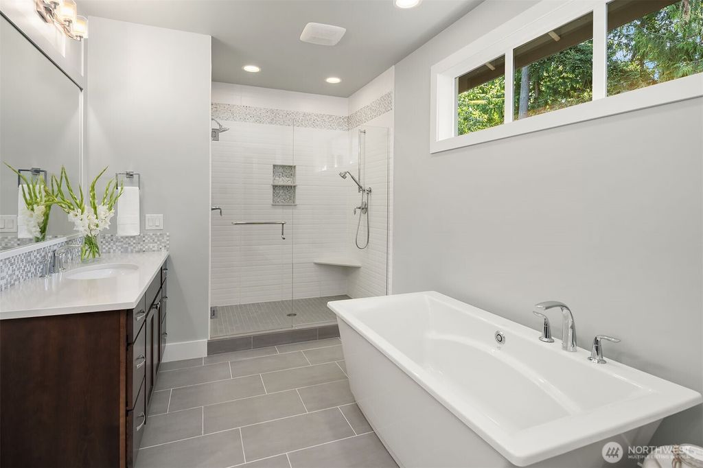 listing image 9360024025196405073