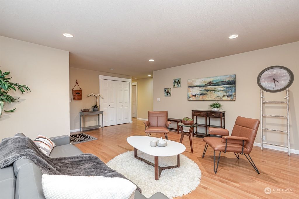 Photo of 4552 192nd Avenue SE, Issaquah, WA 98027 (MLS # 2312206)