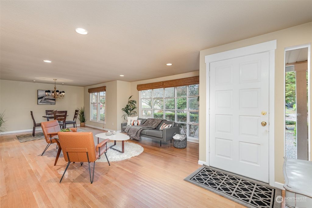 Photo of 4552 192nd Avenue SE, Issaquah, WA 98027 (MLS # 2312206)