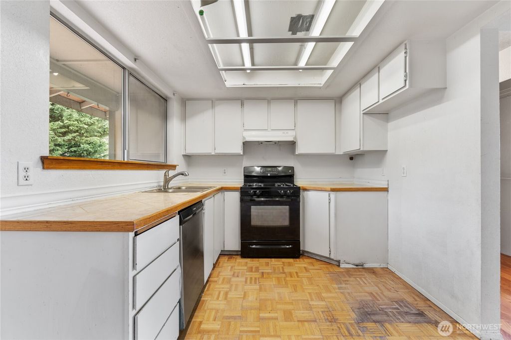 Photo of 11304 SE 218th Place, Kent, WA 98031 (MLS # 2341070)