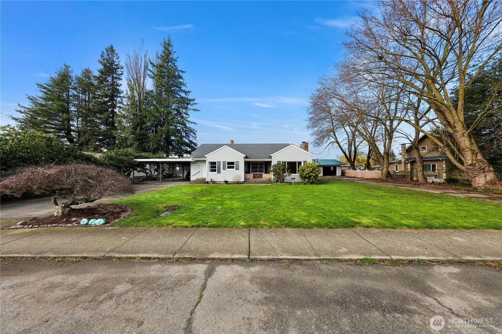 Photo of 209 Nooksack Avenue, Nooksack, WA 98276 (MLS # 2491020)