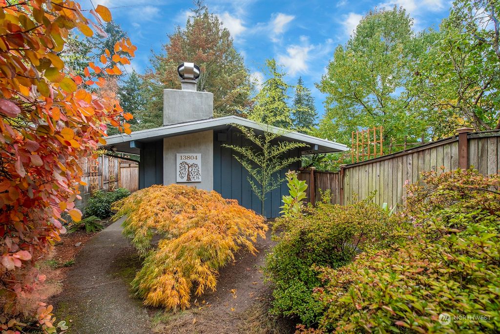 Photo of 13804 26th Avenue NE, Seattle, WA 98125 (MLS # 2013389)