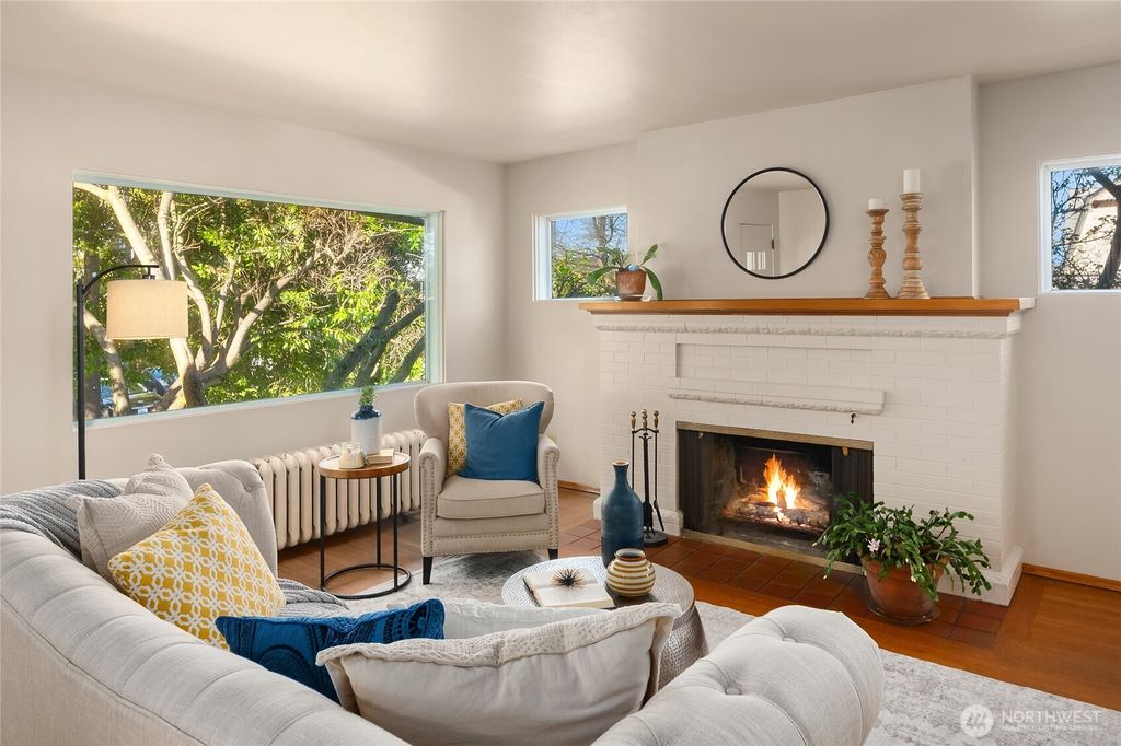 Photo of 123 Crockett Street, Seattle, WA 98109 (MLS # 2364198)