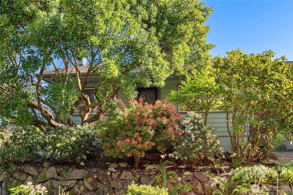 Photo of 123 Crockett Street, Seattle, WA 98109 (MLS # 2364198)