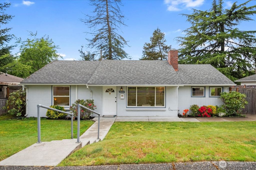 Photo of 18031 9th Avenue NE, Shoreline, WA 98155 (MLS # 2455892)