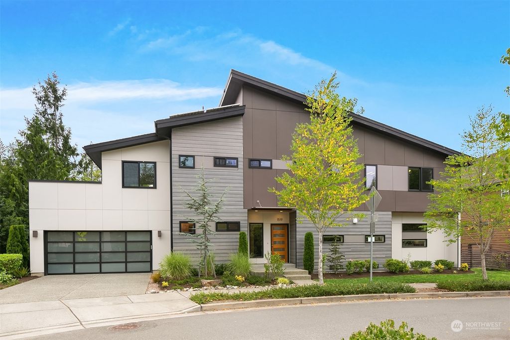 Photo of 1519 14th Place NE, Issaquah, WA 98029 (MLS # 1999764)