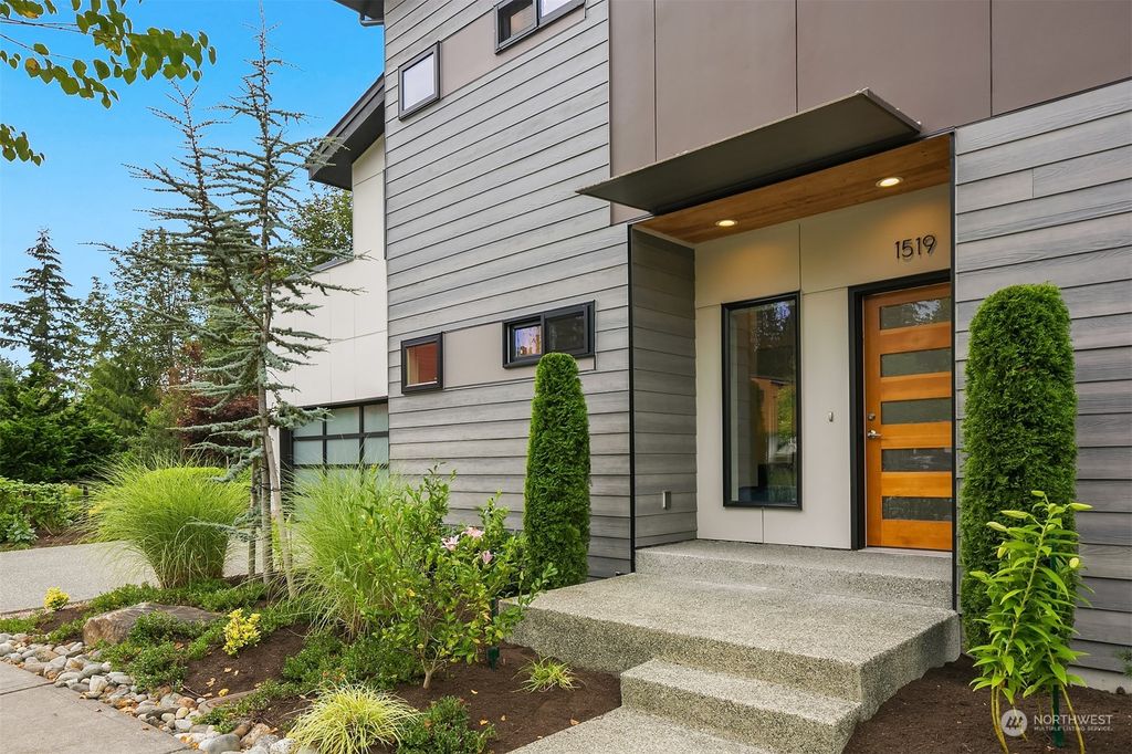 Photo of 1519 14th Place NE, Issaquah, WA 98029 (MLS # 1999764)