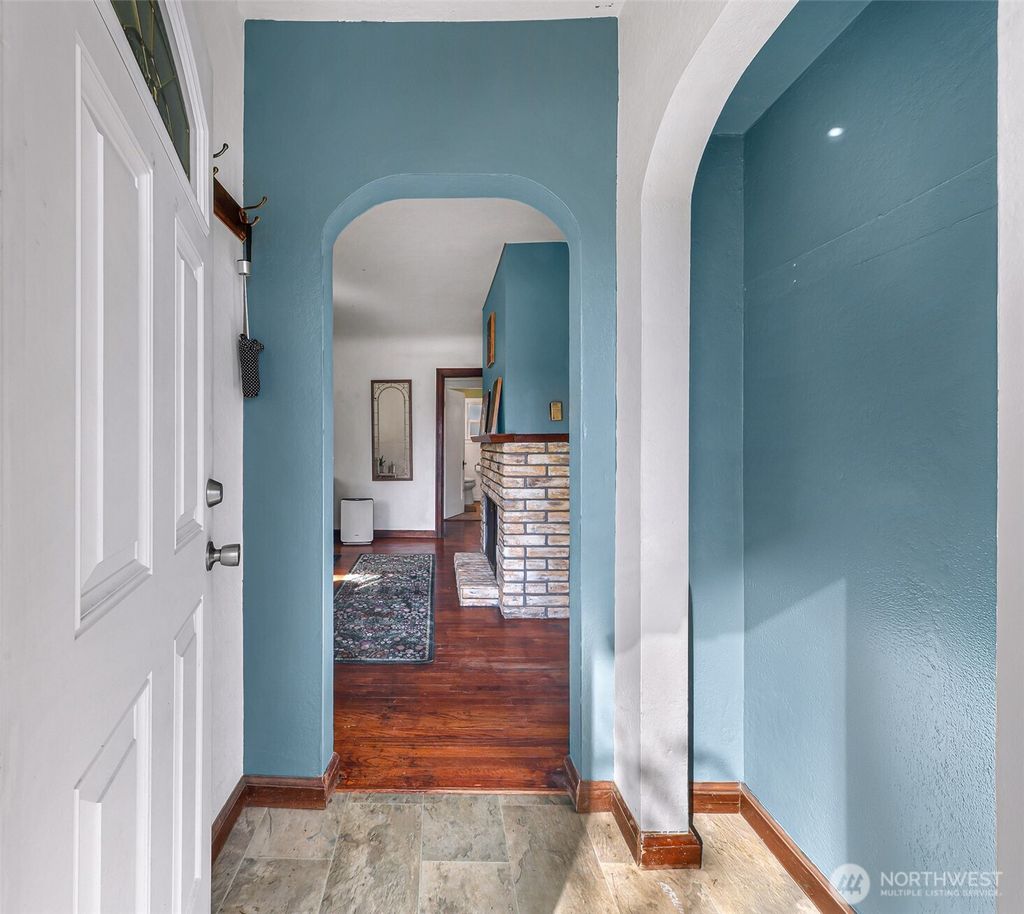 Photo of 513 S Pine Street, Burlington, WA 98233 (MLS # 2503032)