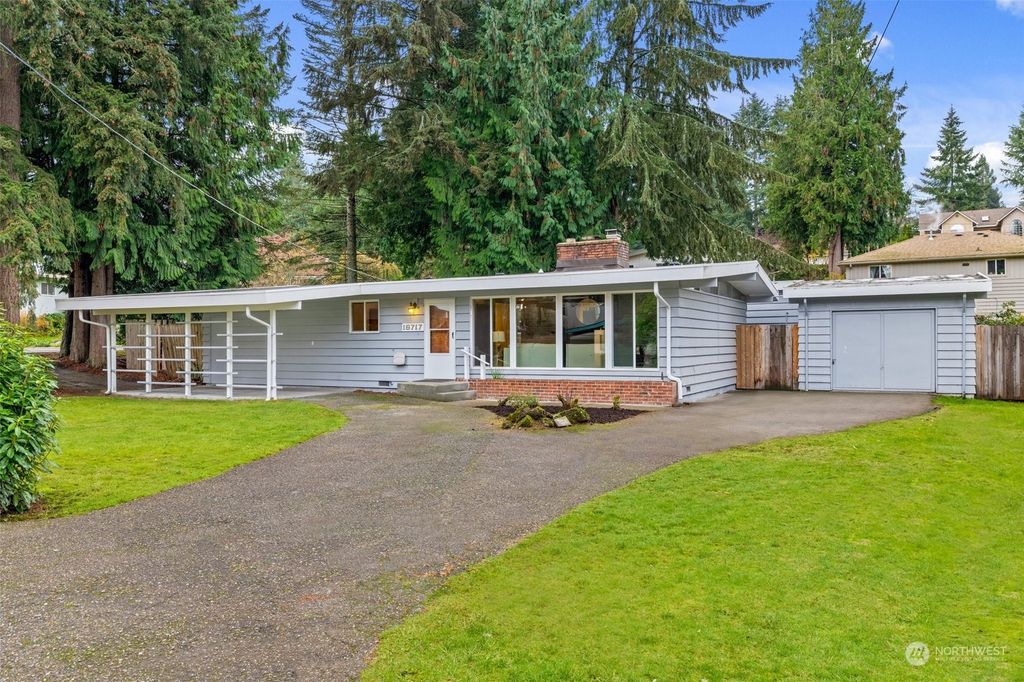 Photo of 16717 13th Avenue SW, Burien, WA 98166 (MLS # 2315556)