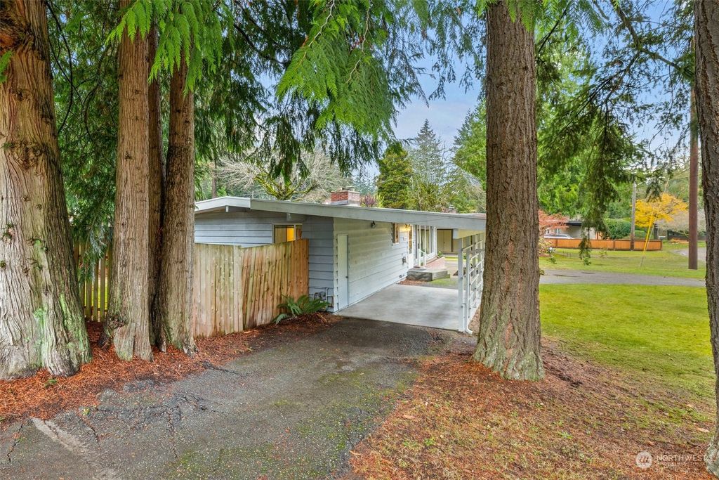 Photo of 16717 13th Avenue SW, Burien, WA 98166 (MLS # 2315556)