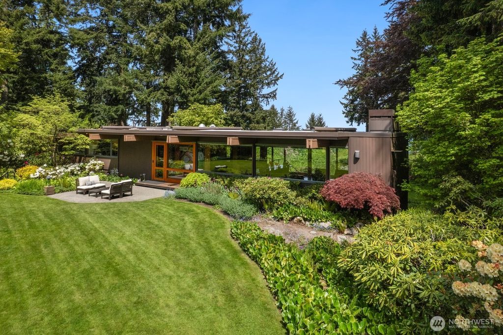 Photo of 14836 SE 54th Street, Bellevue, WA 98006 (MLS # 2375142)