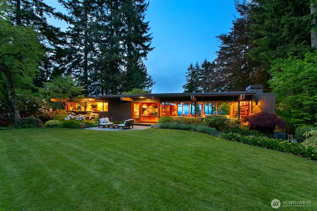 Photo of 14836 SE 54th Street, Bellevue, WA 98006 (MLS # 2375142)