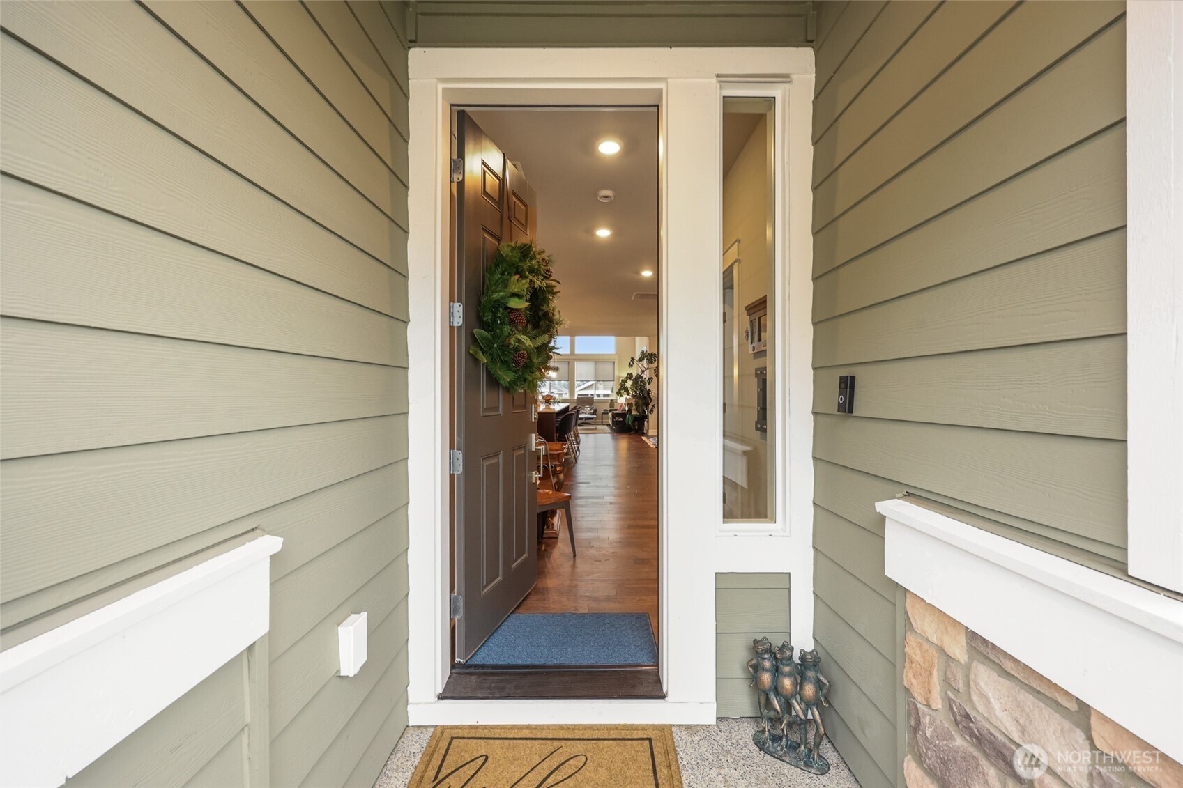 3126 Arrowroot Loop SE