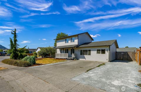 Photo of 1015 S 25th Street, Mount Vernon, WA 98274 (MLS # 2572368)
