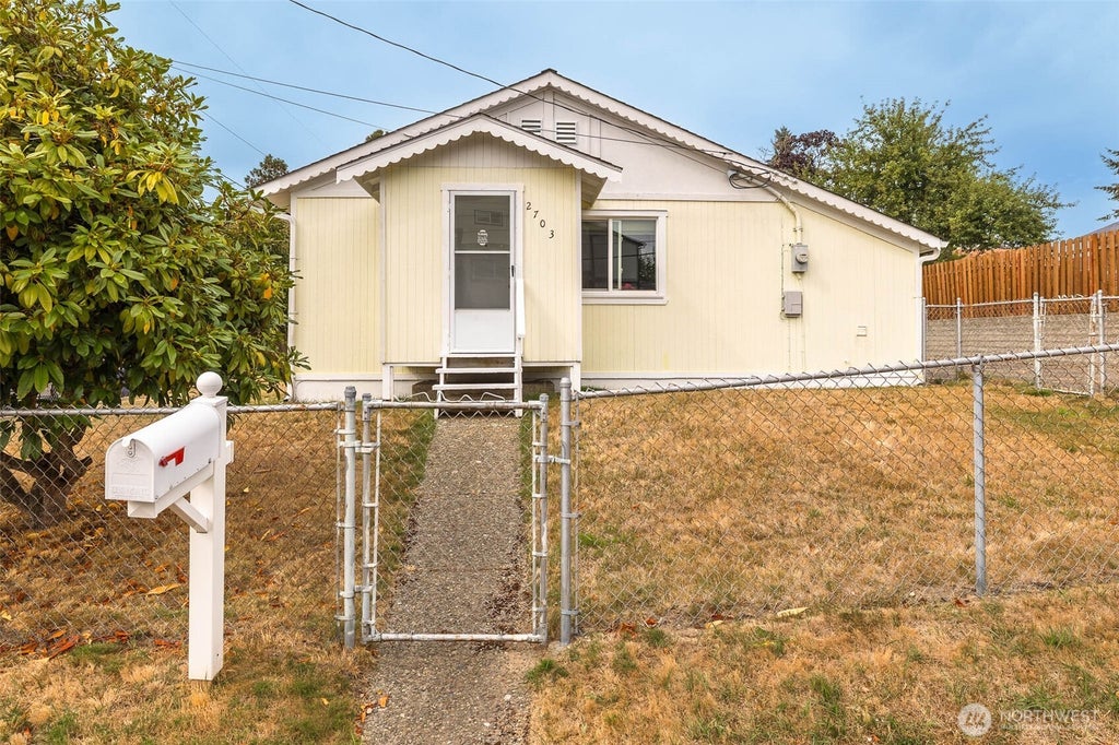Photo of 2703 Maple Street, Bremerton, WA 98310 (MLS # 2578765)