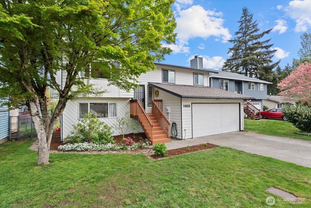 Photo of 11820 SE 316th Place, Auburn, WA 98092 (MLS # 2497143)