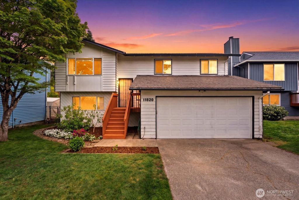 Photo of 11820 SE 316th Place, Auburn, WA 98092 (MLS # 2497143)