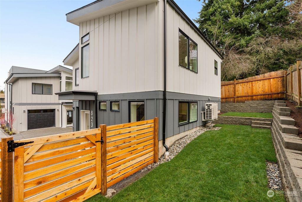 Photo of 823 NE 105 Street, Seattle, WA 98125 (MLS # 2191367)
