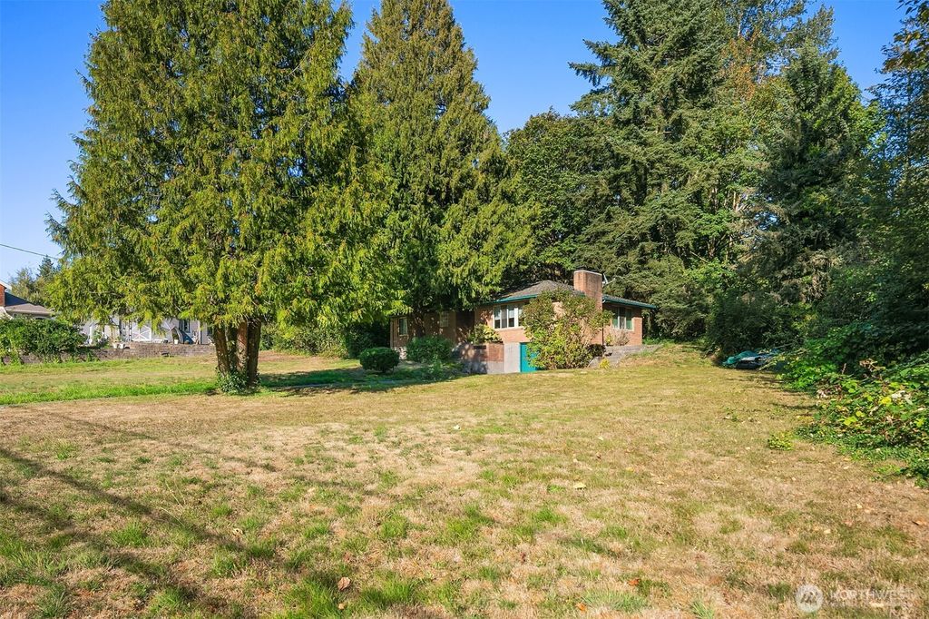 Photo of 19044 35th Avenue NE, Lake Forest Park, WA 98155 (MLS # 2434716)