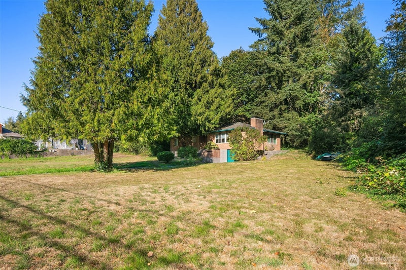 19044 35th Avenue NE