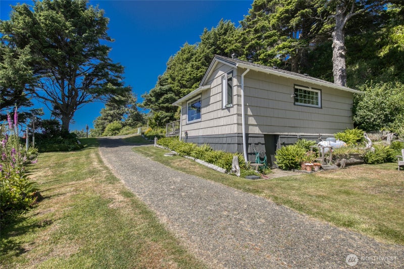 17 Sunset Street